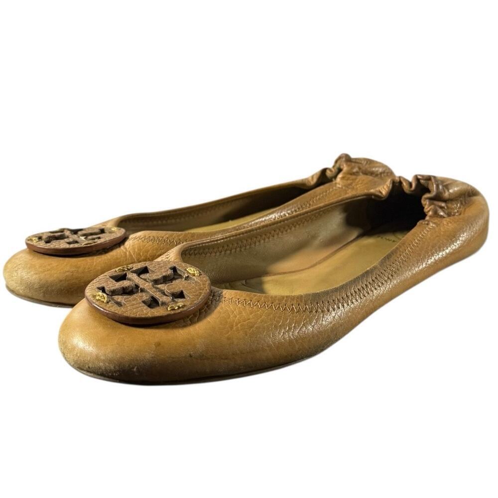 Tory Burch Reva Ballet Flats Brown 8 M Camel Leather Logo Medallion Elastic Back - Picture 1 of 12